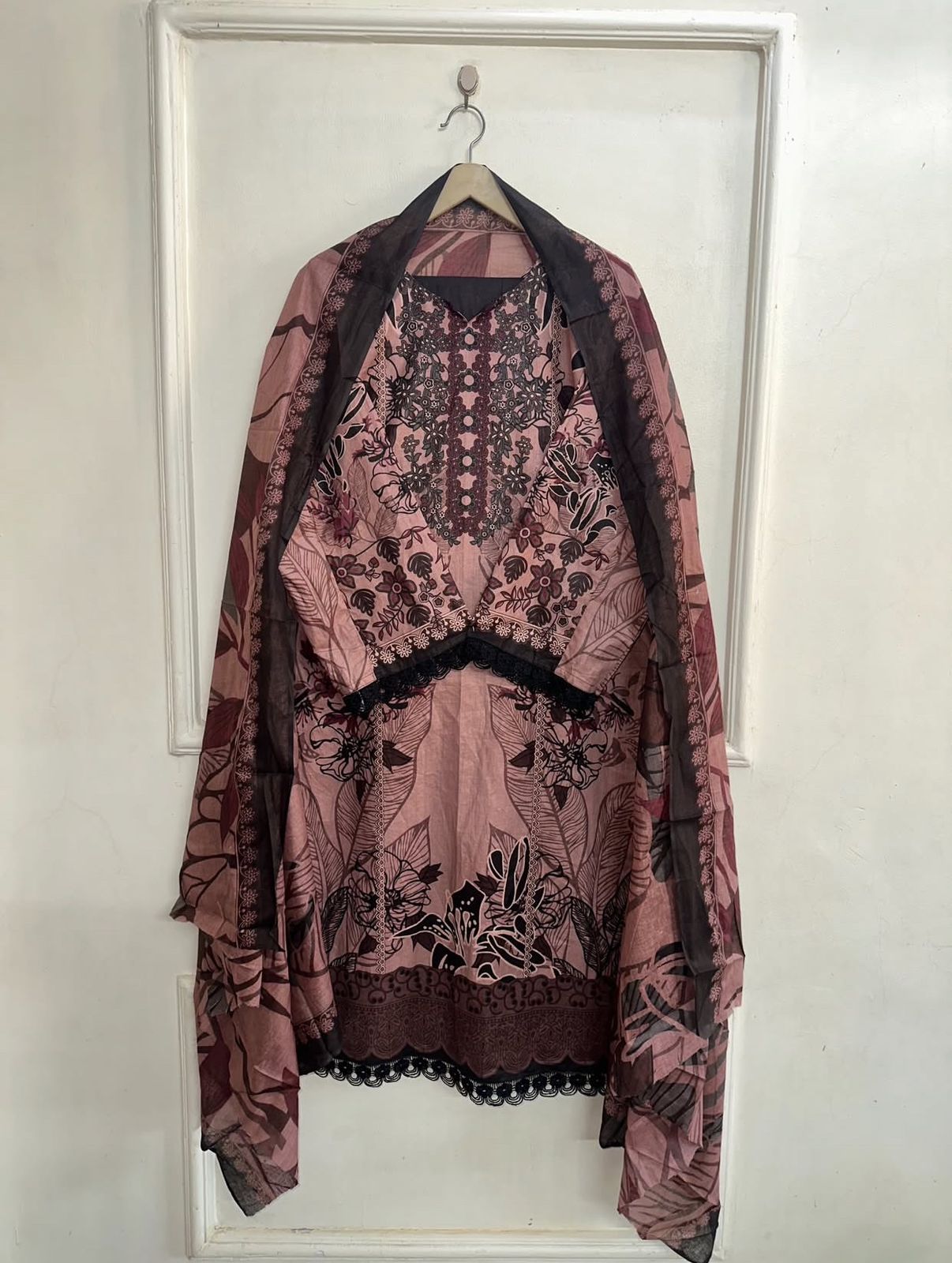 Bosque|Aghanoor Ready-Made Cotton Lawn Suit – Women’s Lace Work Collection