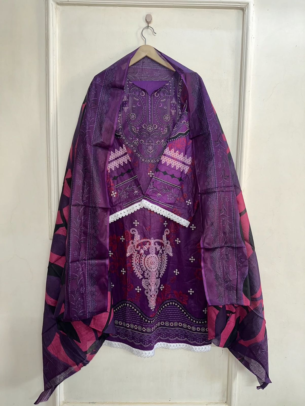 Bosque|Aghanoor Ready-Made Cotton Lawn Suit – Women’s Lace Work Collection