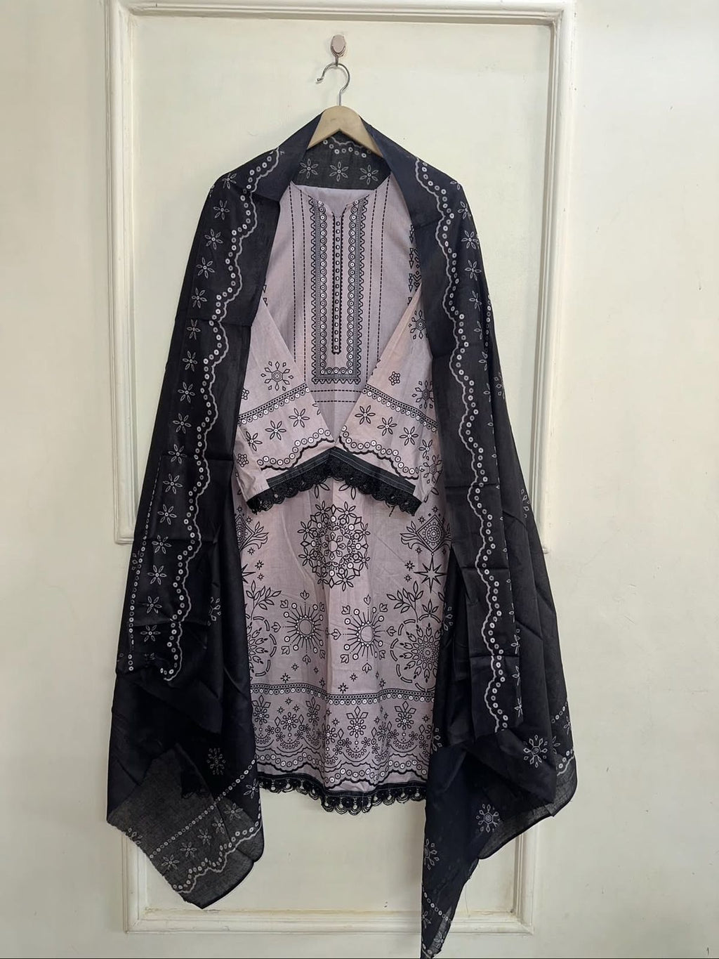 Bosque|Aghanoor Ready-Made Cotton Lawn Suit – Women’s Lace Work Collection